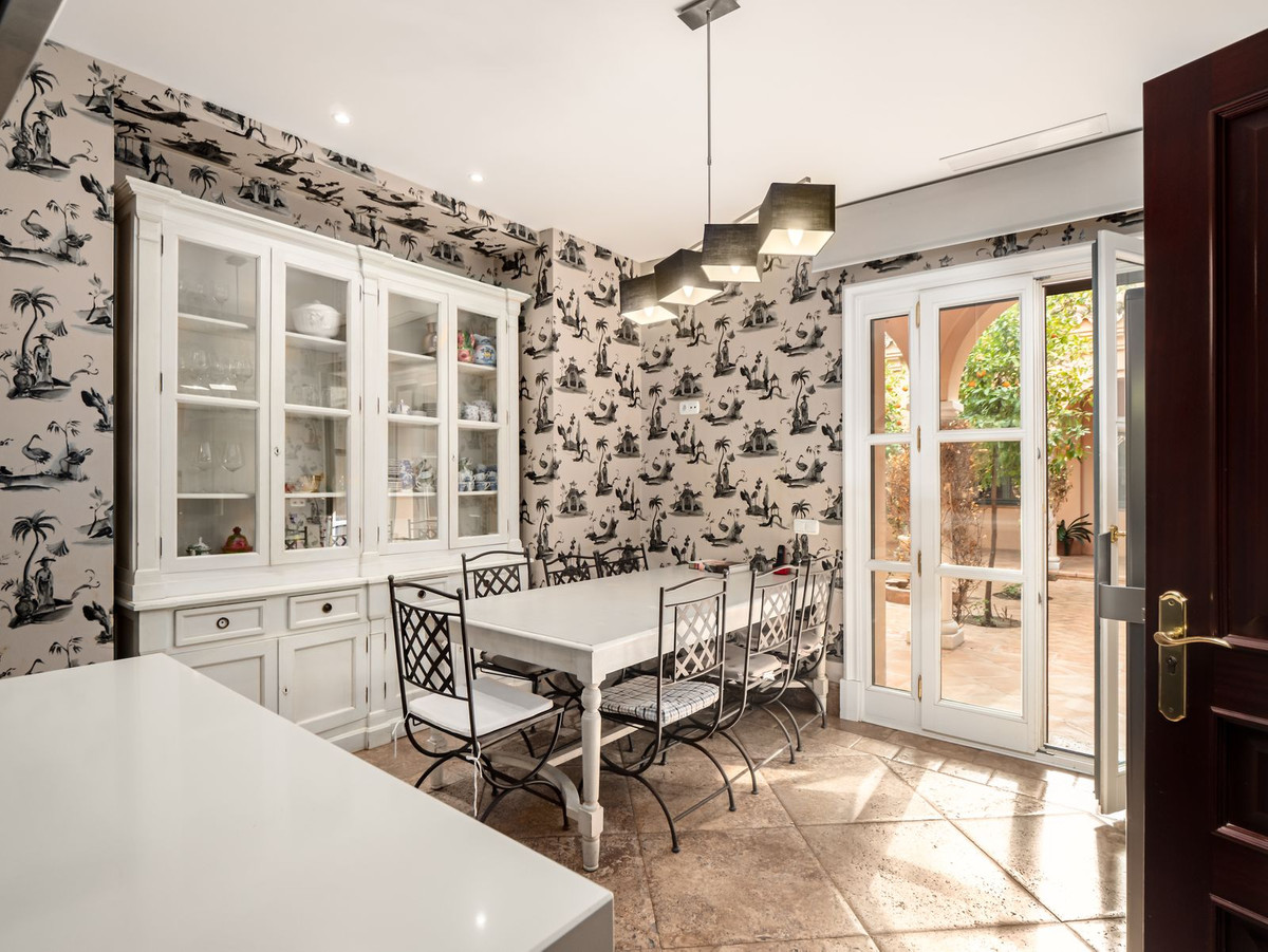 8 Bed, 8 Bath, HouseFor Sale, New Golden Mile, Malaga