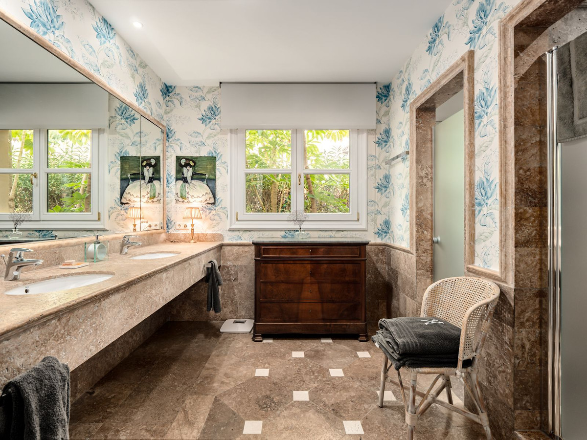 8 Bed, 8 Bath, HouseFor Sale, New Golden Mile, Malaga