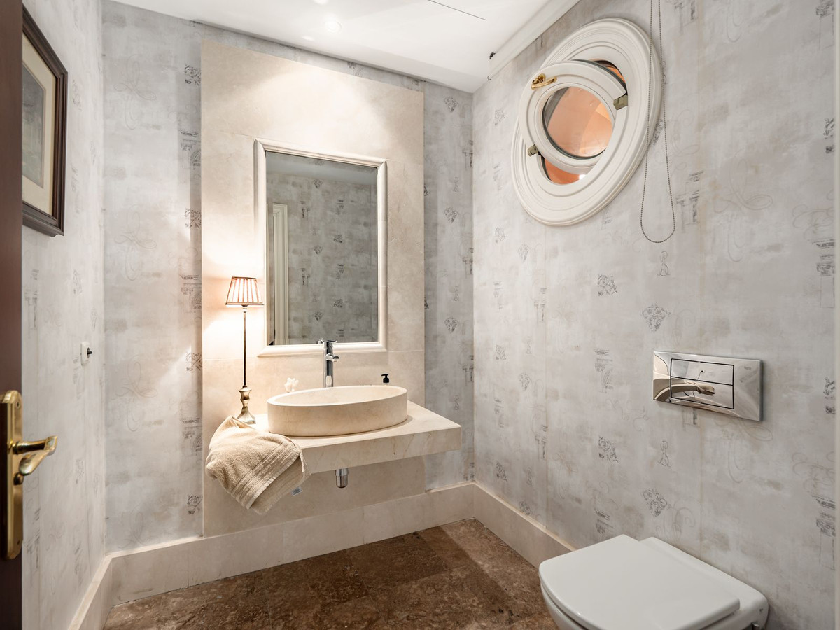 8 Bed, 8 Bath, HouseFor Sale, New Golden Mile, Malaga