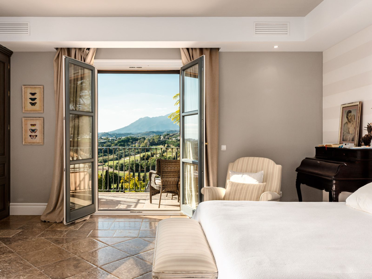 8 Bed, 8 Bath, HouseFor Sale, New Golden Mile, Malaga