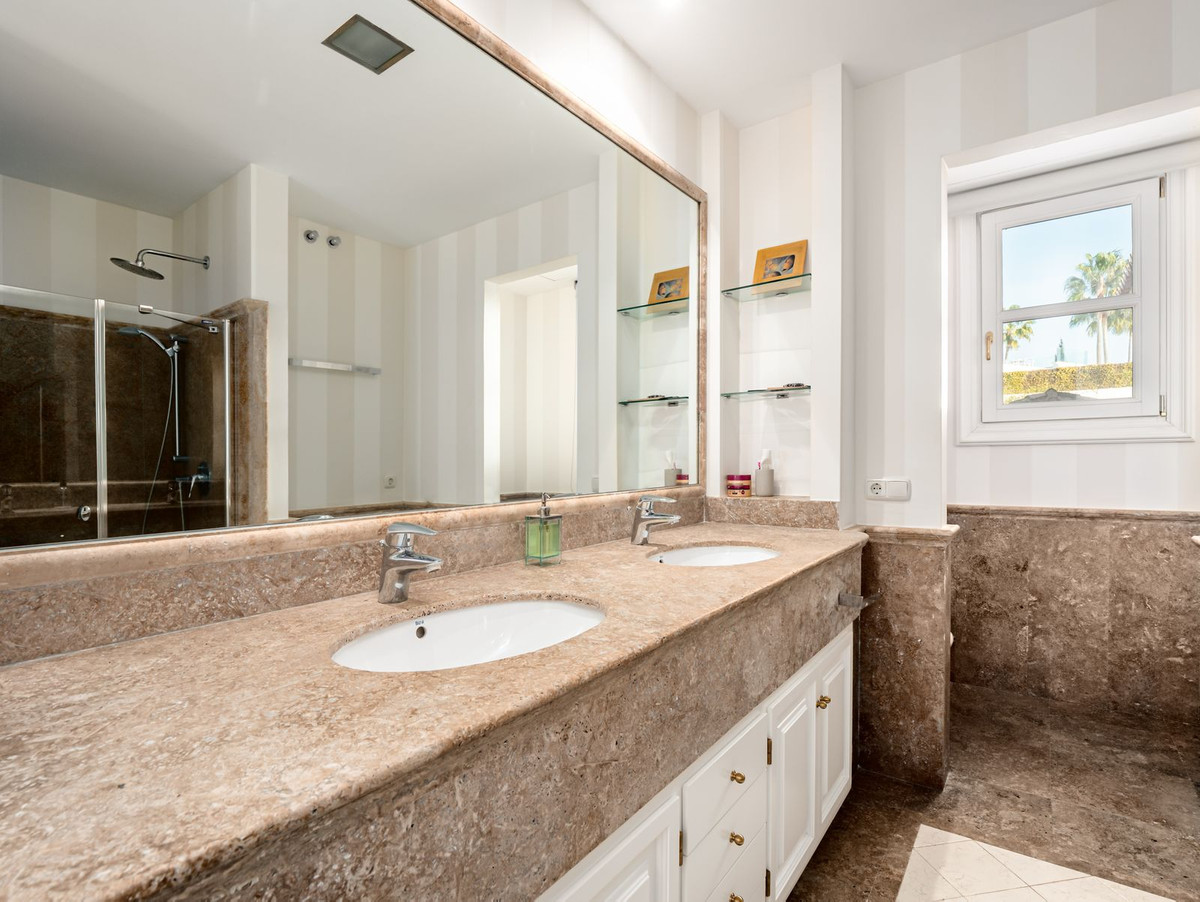 8 Bed, 8 Bath, HouseFor Sale, New Golden Mile, Malaga