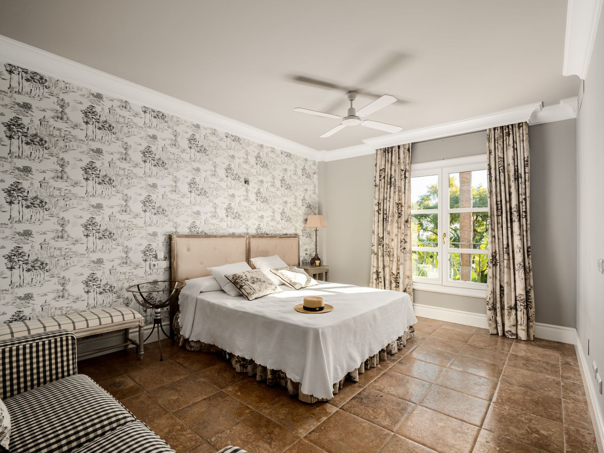 8 Bed, 8 Bath, HouseFor Sale, New Golden Mile, Malaga