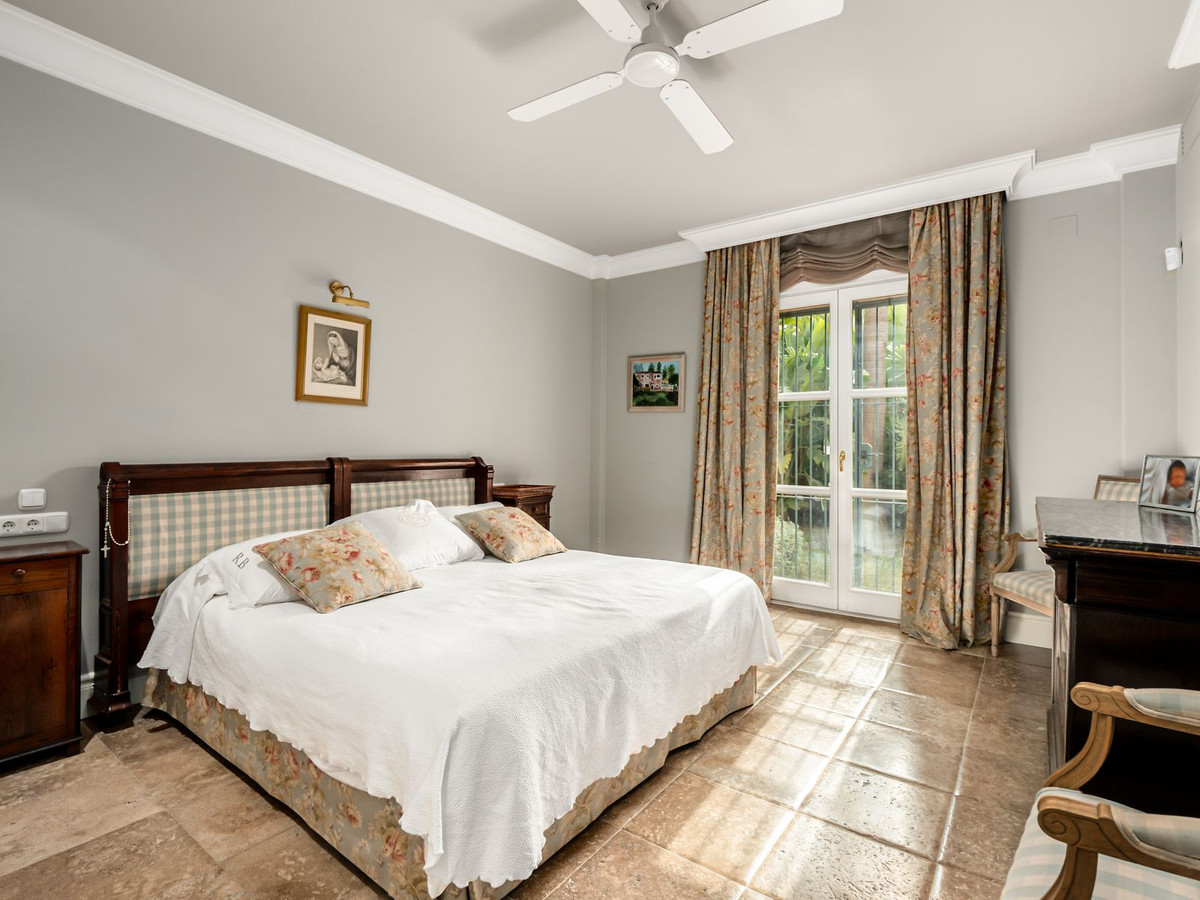 8 Bed, 8 Bath, HouseFor Sale, New Golden Mile, Malaga