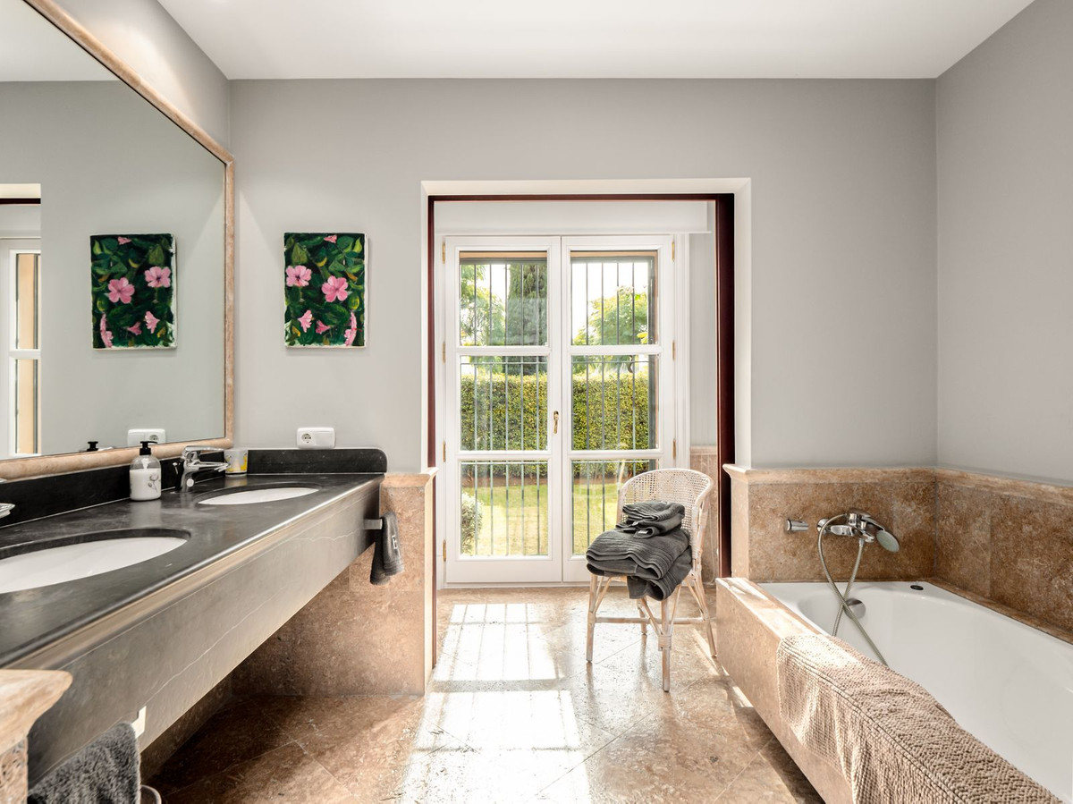 8 Bed, 8 Bath, HouseFor Sale, New Golden Mile, Malaga