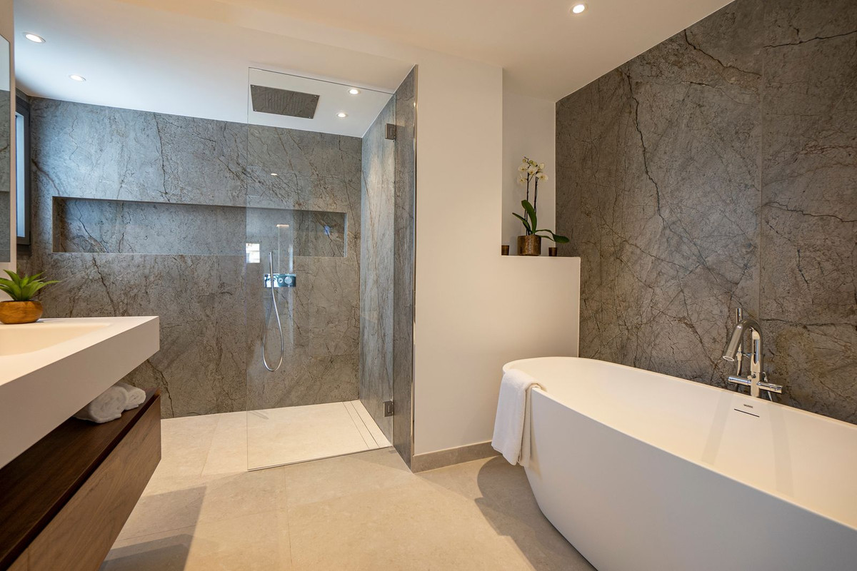 4 Bed, 4 Bath, HouseFor Sale, Las Brisas, Malaga