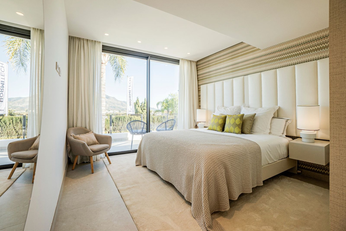 4 Bed, 4 Bath, HouseFor Sale, Las Brisas, Malaga