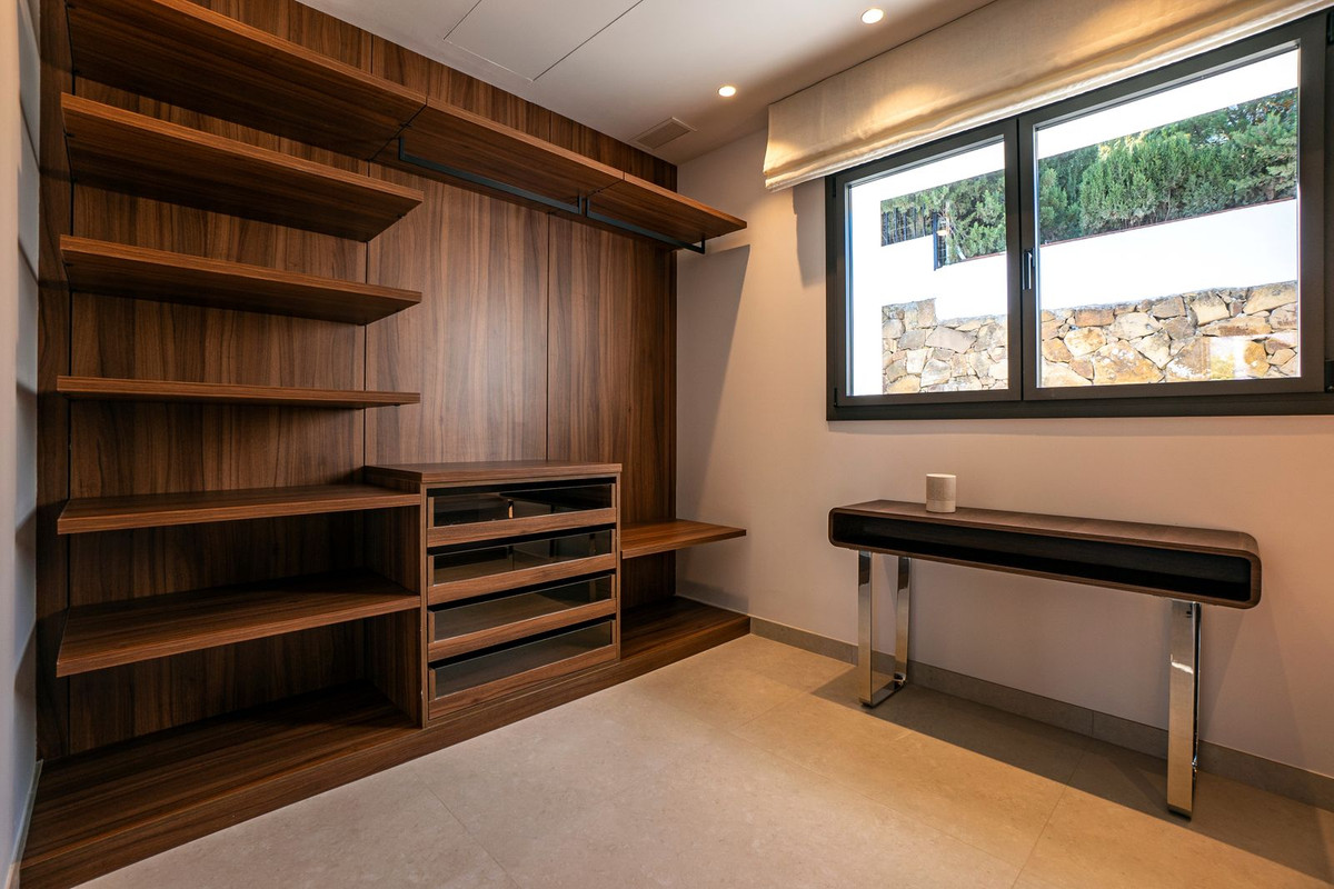 4 Bed, 4 Bath, HouseFor Sale, Las Brisas, Malaga