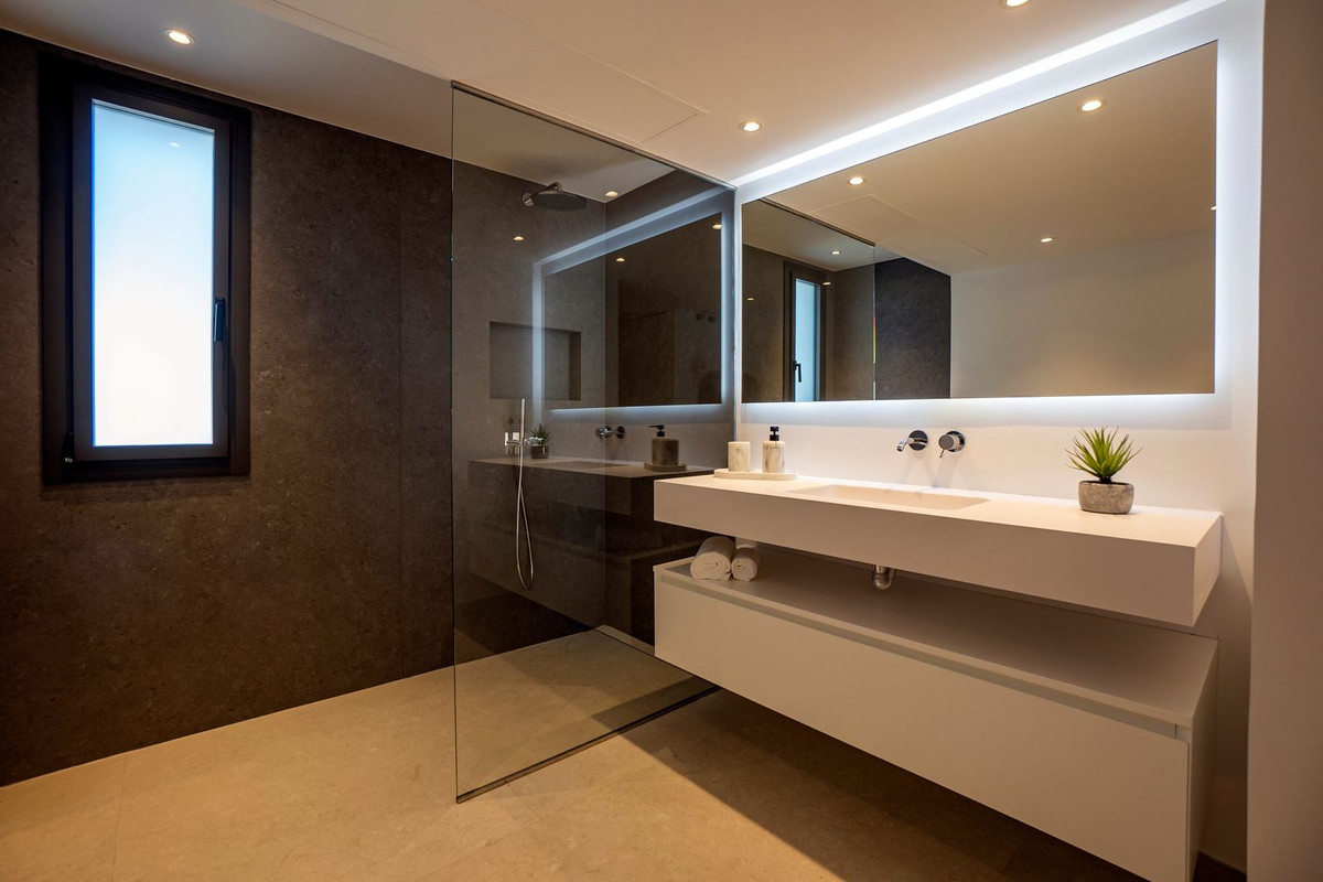 4 Bed, 4 Bath, HouseFor Sale, Las Brisas, Malaga