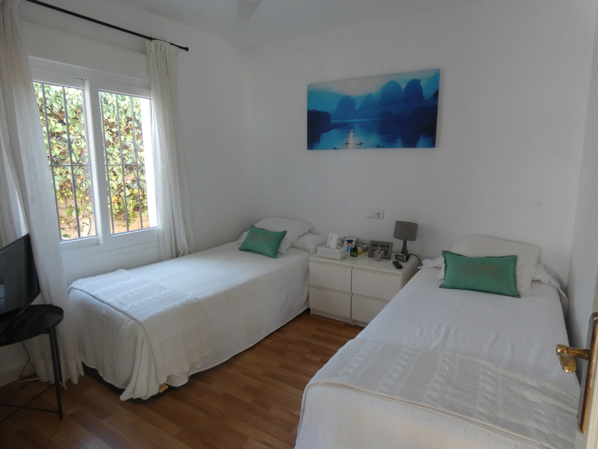 5 Bed, 3 Bath, HouseFor Sale, San Pedro de Alcantara, Malaga