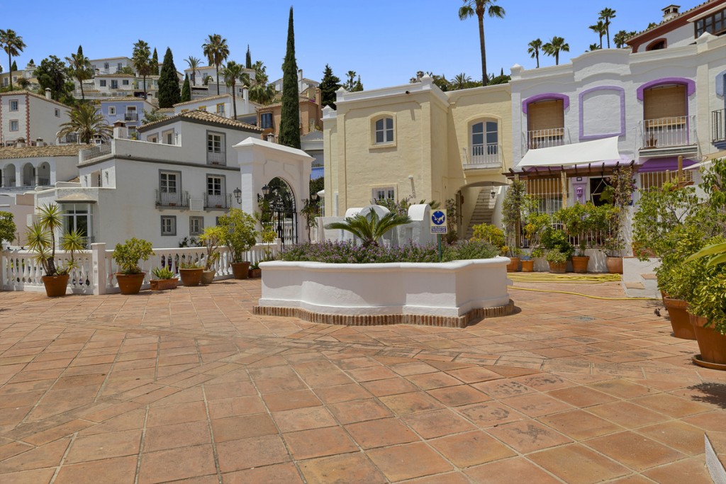 3 Bed, 2 Bath, HouseFor Sale, Benahavis, Malaga