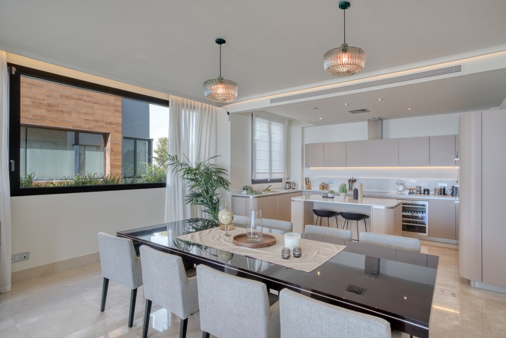 4 Bed, 4 Bath, ApartmentFor Sale, Golden Mile, Malaga