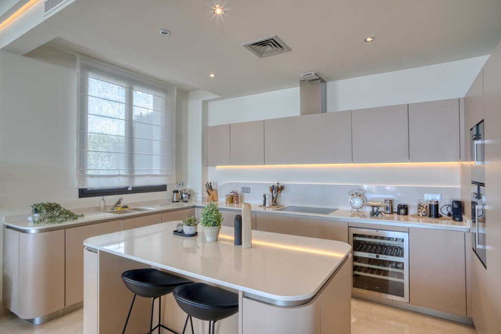 4 Bed, 4 Bath, ApartmentFor Sale, Golden Mile, Malaga