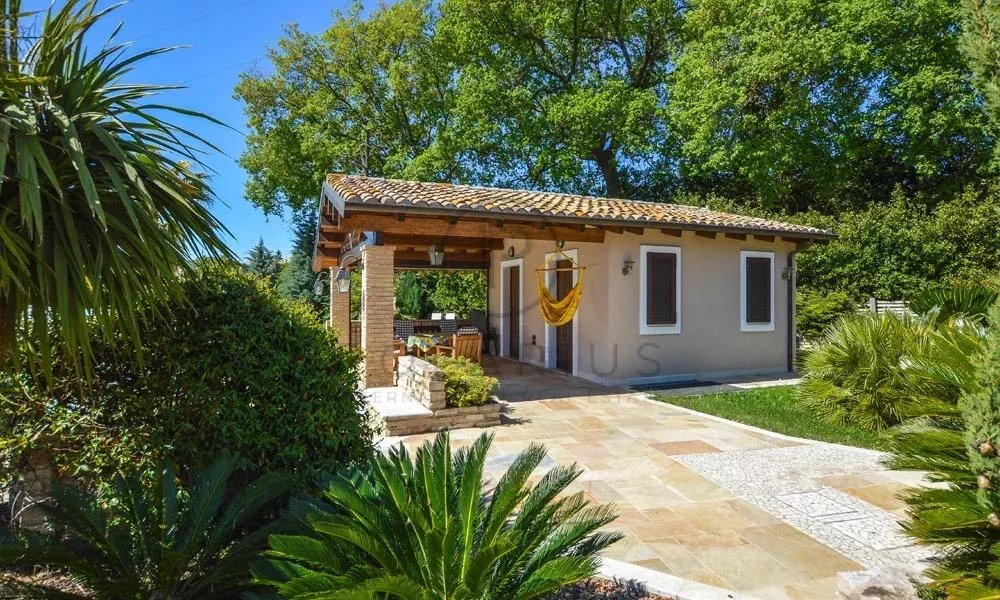 4 Bed, 4 Bath, HouseFor Sale, Lapedona, Ferme