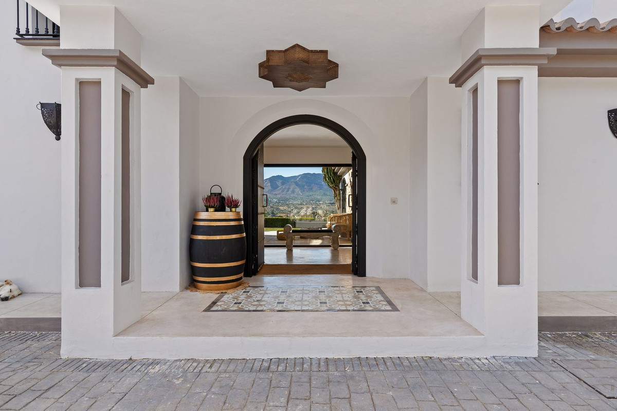 4 Bed, 4 Bath, HouseFor Sale, Alhaurin el Grande, Malaga