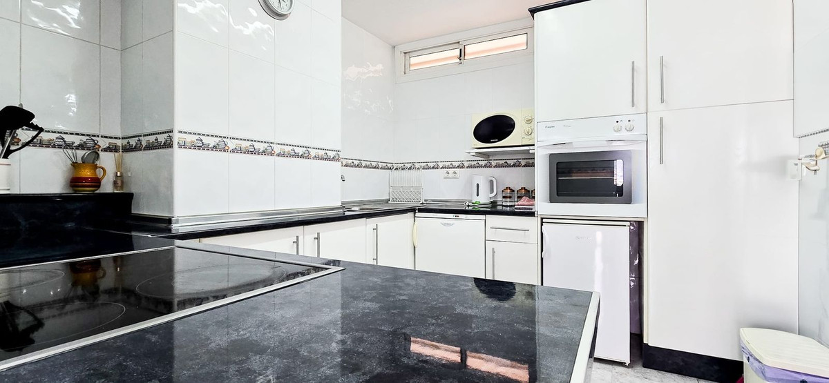 1 Bed, 1 Bath, ApartmentFor Sale, Benalmadena, Malaga, 29630