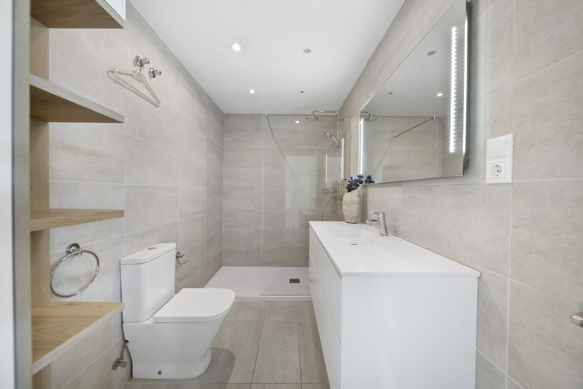 2 Bed, 1 Bath, ApartmentFor Sale, Benalmadena, Malaga, 29630