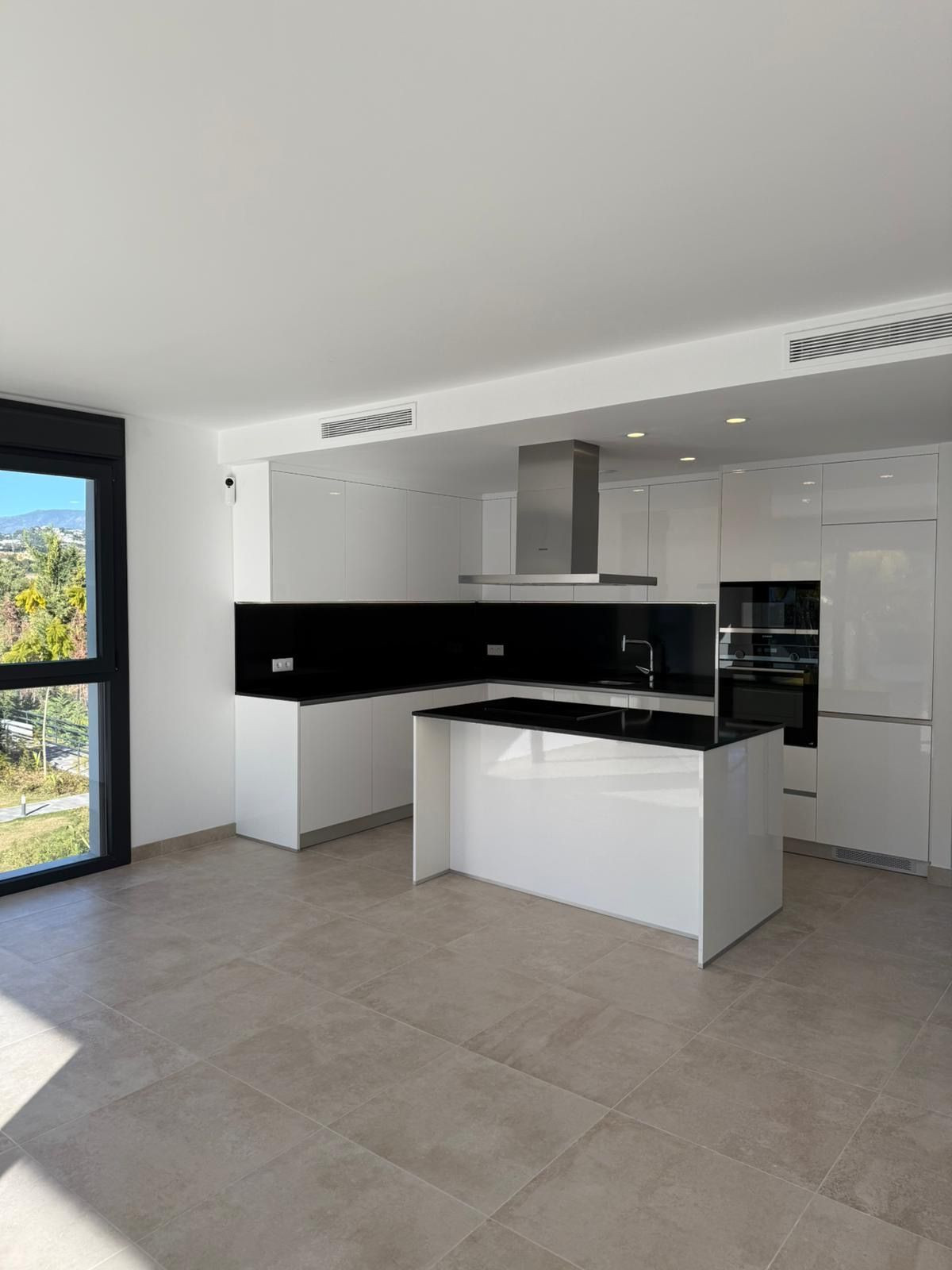 3 Bed, 2 Bath, ApartmentFor Sale, Atalaya, Malaga