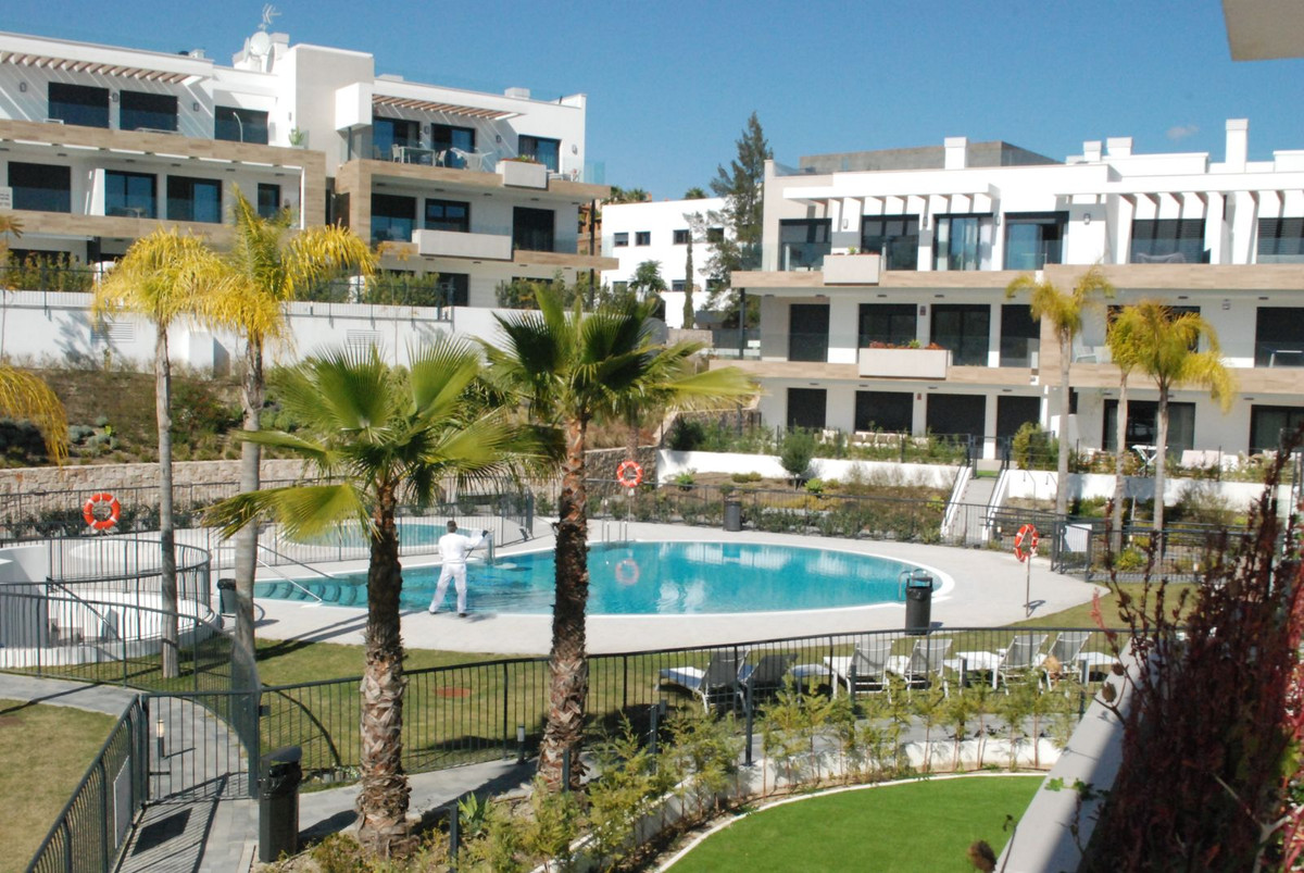 3 Bed, 2 Bath, ApartmentFor Sale, Atalaya, Malaga