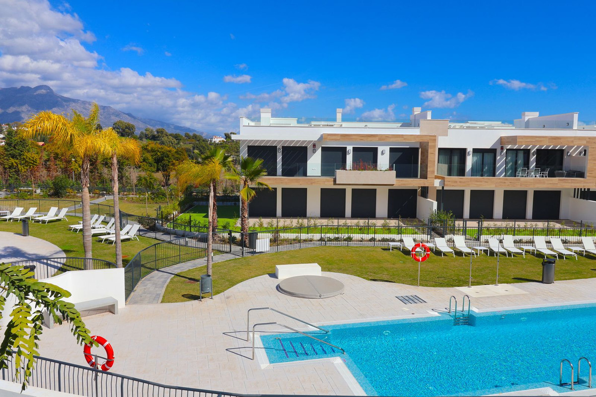 3 Bed, 2 Bath, ApartmentFor Sale, Atalaya, Malaga