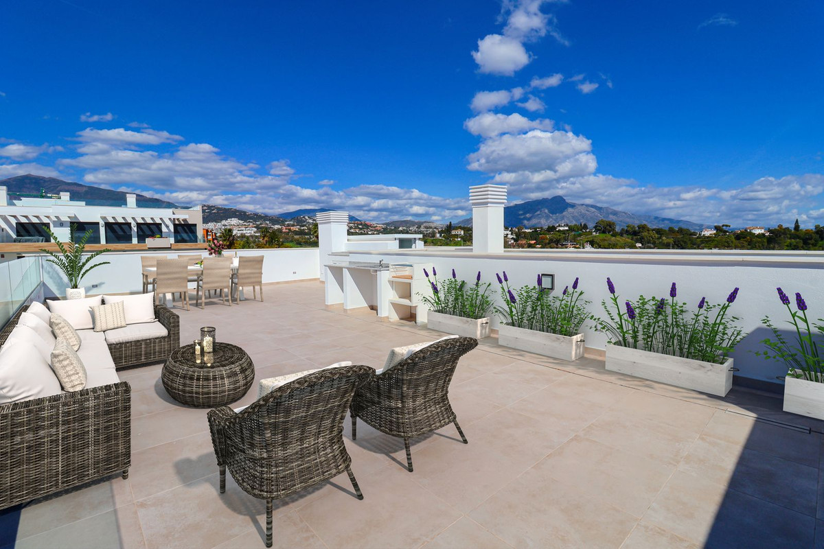 3 Bed, 2 Bath, ApartmentFor Sale, Atalaya, Malaga