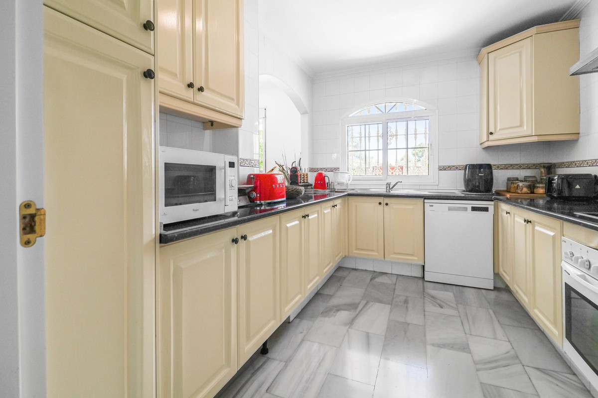 2 Bed, 2 Bath, ApartmentFor Sale, Estepona, Malaga