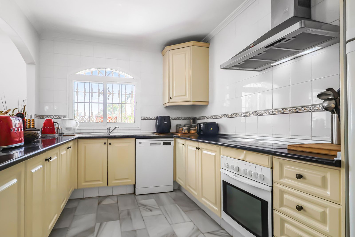 2 Bed, 2 Bath, ApartmentFor Sale, Estepona, Malaga