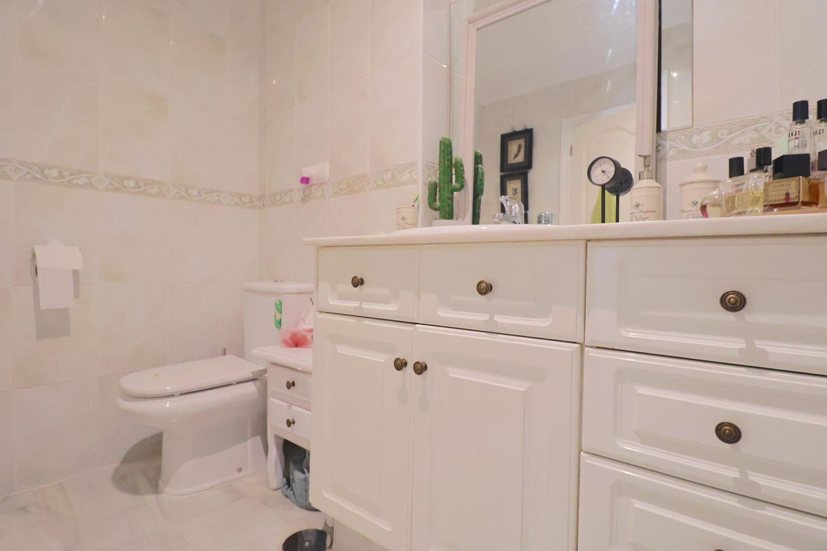 2 Bed, 2 Bath, ApartmentFor Sale, Estepona, Malaga