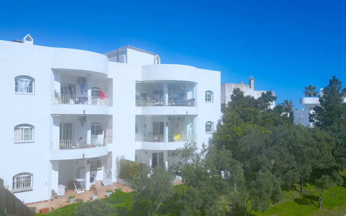 2 Bed, 2 Bath, ApartmentFor Sale, Estepona, Malaga
