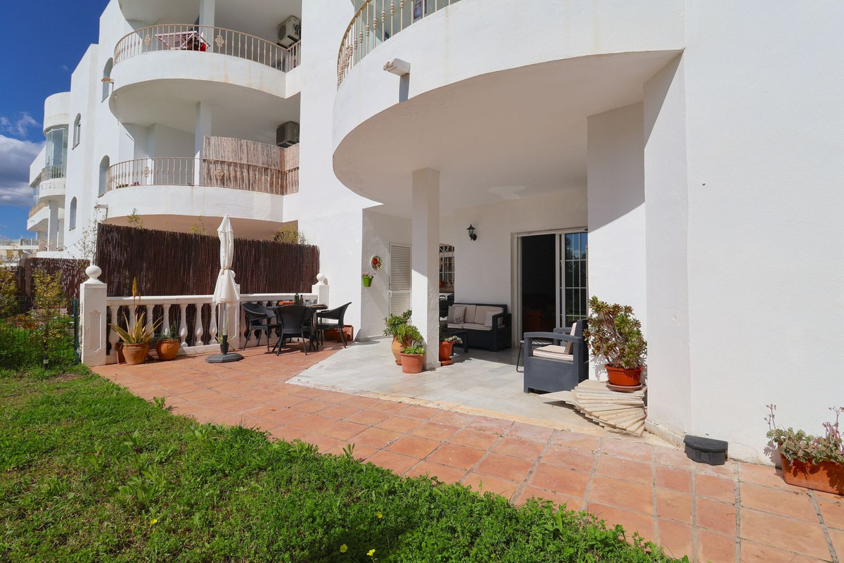 2 Bed, 2 Bath, ApartmentFor Sale, Estepona, Malaga