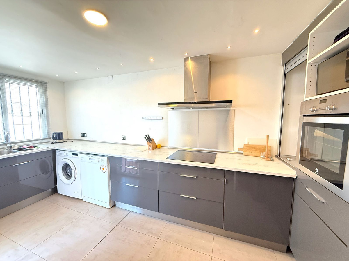 4 Bed, 3 Bath, HouseFor Sale, Nueva Andalucia, Malaga