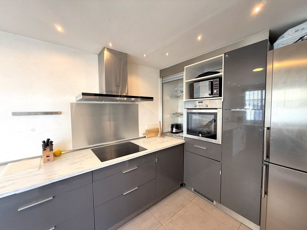 4 Bed, 3 Bath, HouseFor Sale, Nueva Andalucia, Malaga