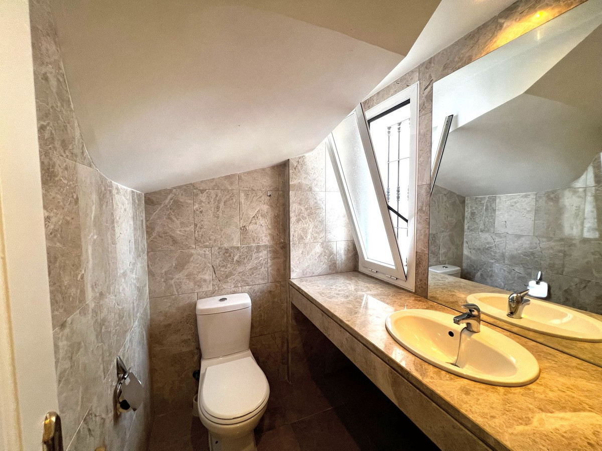 4 Bed, 3 Bath, HouseFor Sale, Nueva Andalucia, Malaga