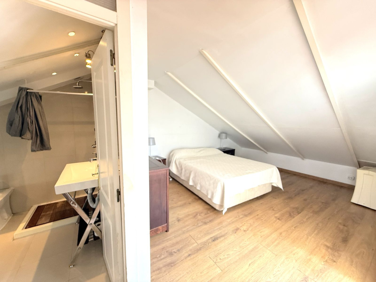 4 Bed, 3 Bath, HouseFor Sale, Nueva Andalucia, Malaga