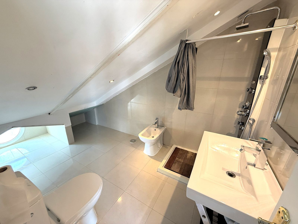 4 Bed, 3 Bath, HouseFor Sale, Nueva Andalucia, Malaga