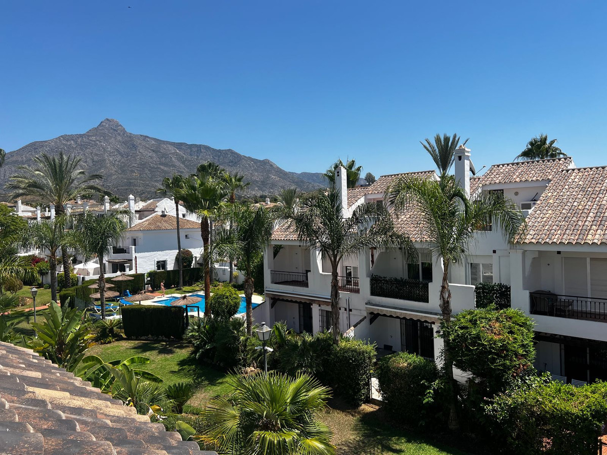 4 Bed, 3 Bath, HouseFor Sale, Nueva Andalucia, Malaga