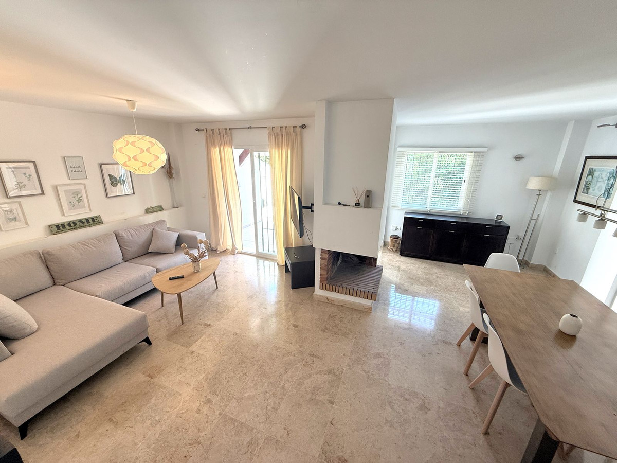 4 Bed, 3 Bath, HouseFor Sale, Nueva Andalucia, Malaga