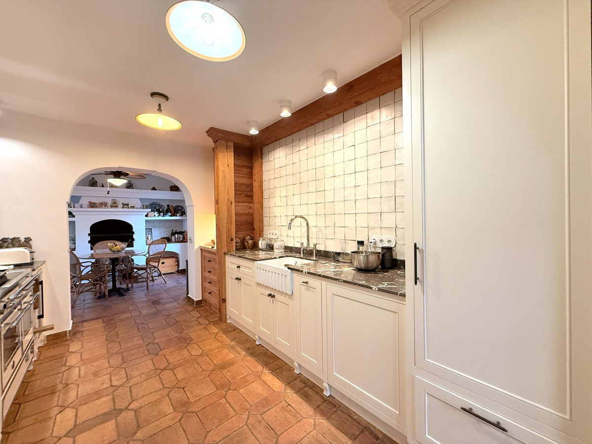 4 Bed, 4 Bath, HouseFor Sale, Marbella, Malaga