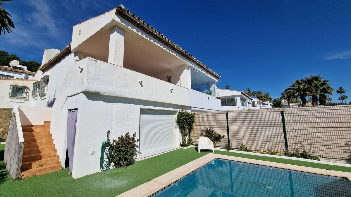 3 Bed, 2 Bath, HouseFor Sale, La Duquesa, Malaga