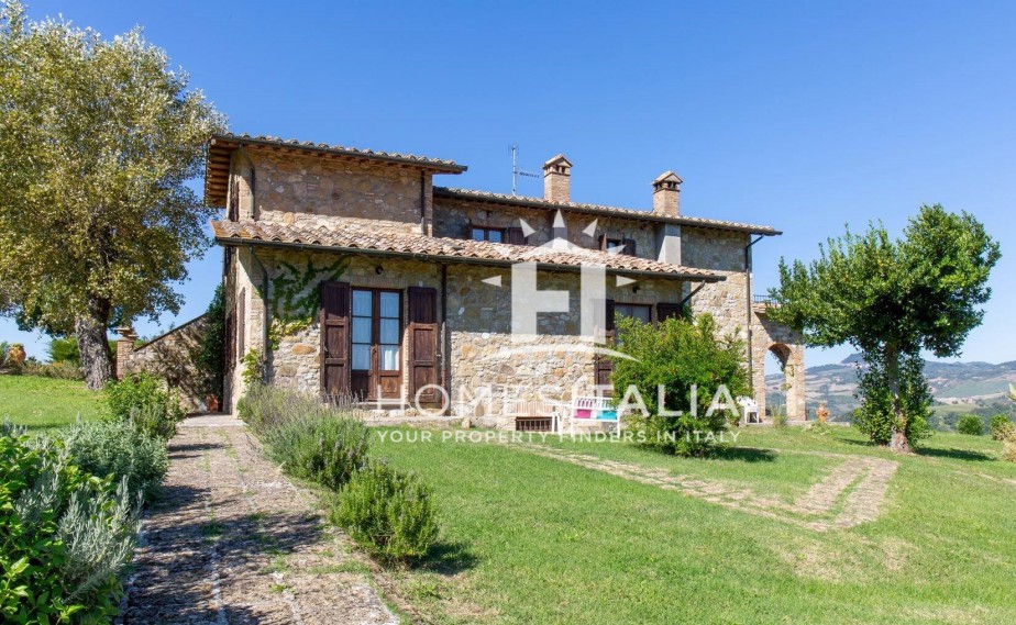 4 Bed, 4 Bath, HouseFor Sale, San Casciano dei Bagni, Siena, Tuscany