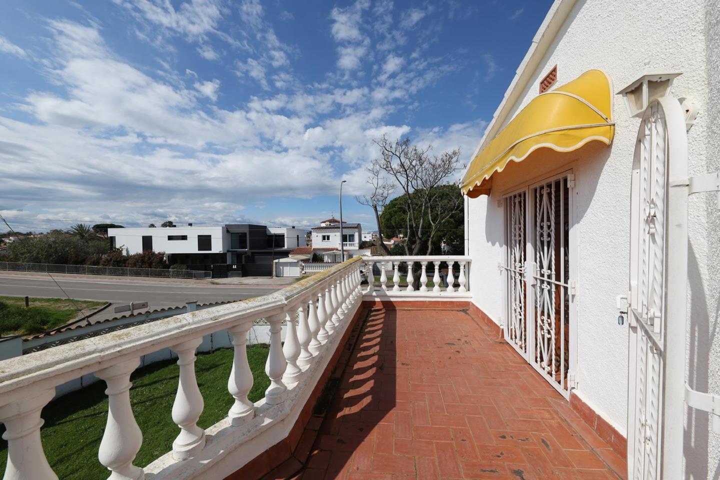 5 Bed, 2 Bath, HouseFor Sale, Empuriabrava, Girona, 17487