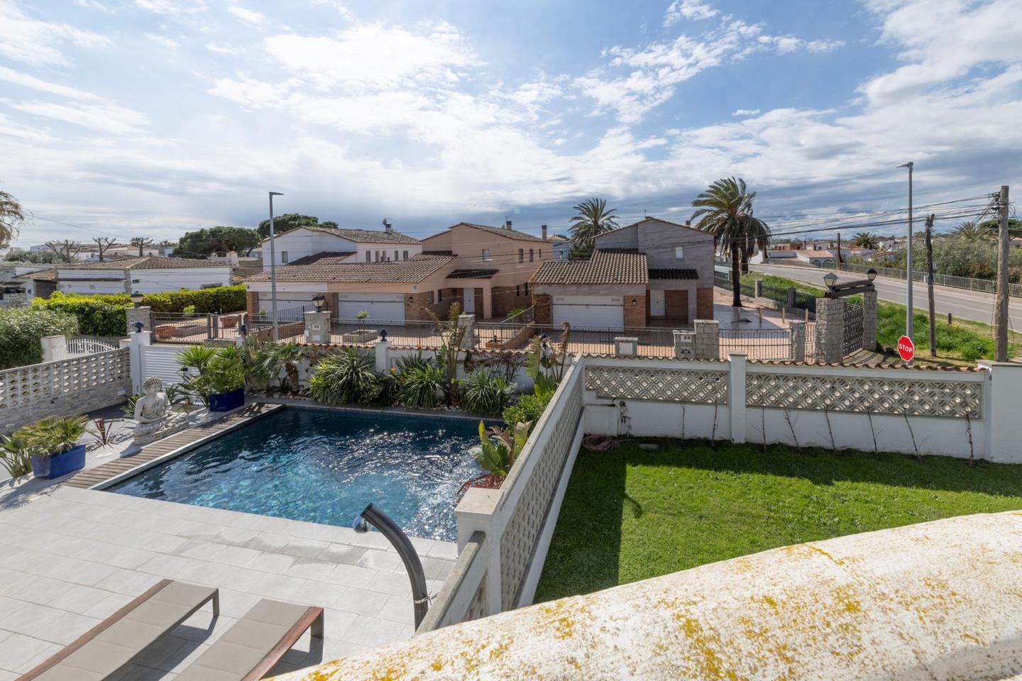 5 Bed, 2 Bath, HouseFor Sale, Empuriabrava, Girona, 17487