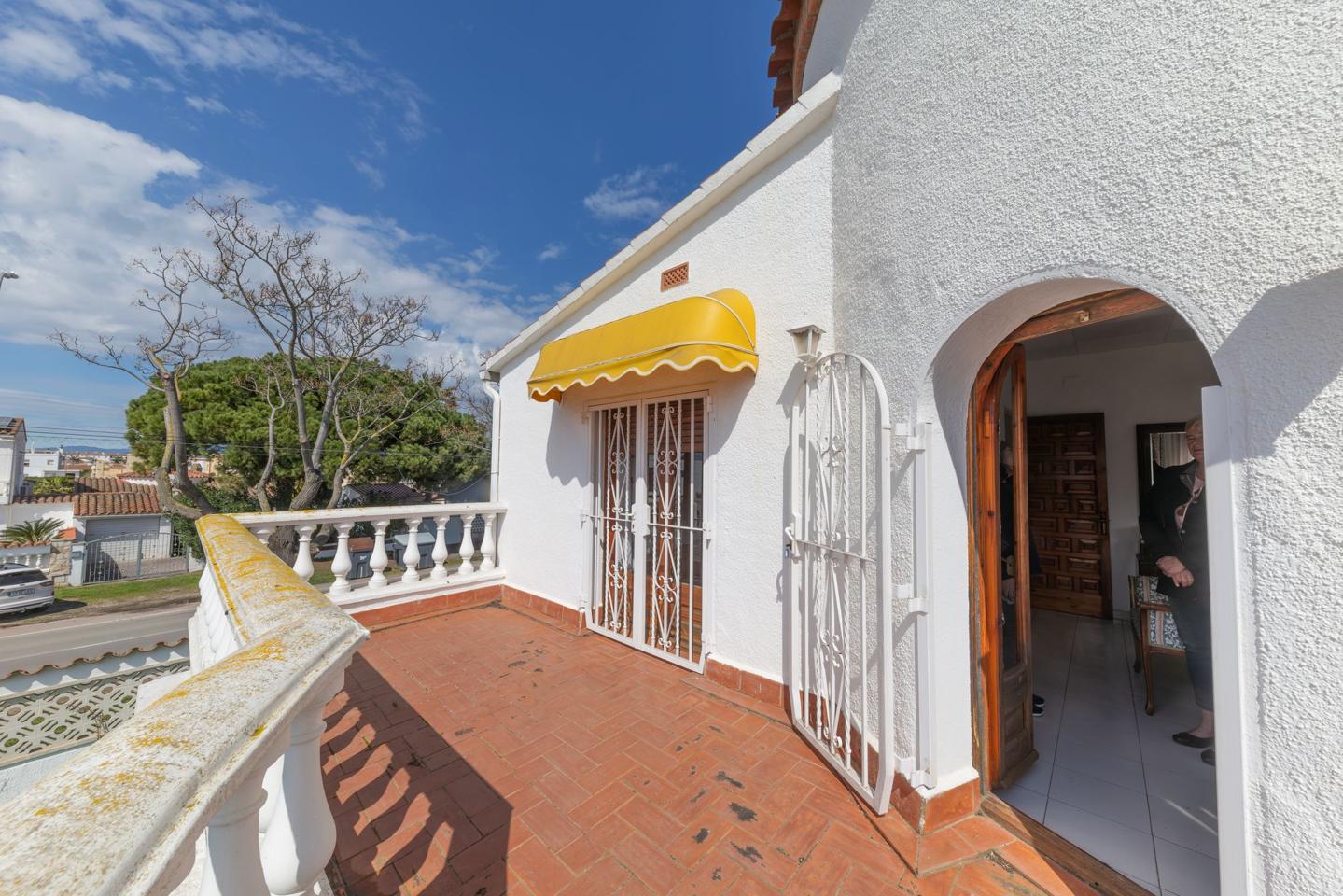 5 Bed, 2 Bath, HouseFor Sale, Empuriabrava, Girona, 17487