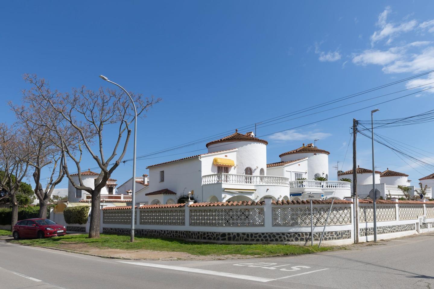 5 Bed, 2 Bath, HouseFor Sale, Empuriabrava, Girona, 17487