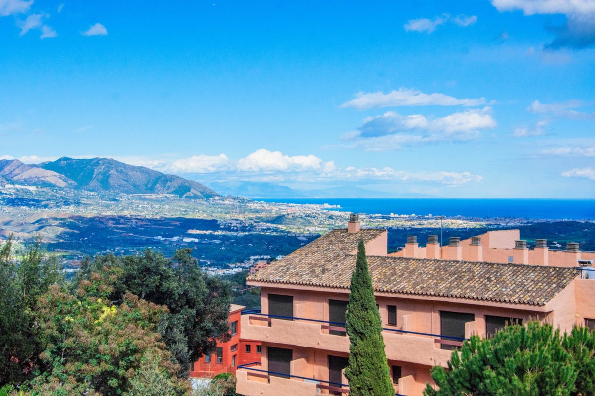 3 Bed, 3 Bath, ApartmentFor Sale, La Mairena, Malaga