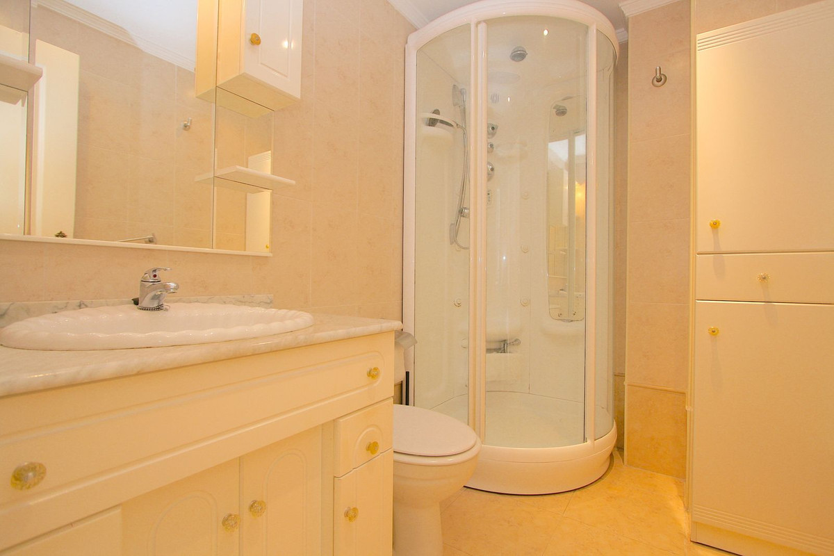 4 Bed, 2 Bath, ApartmentFor Sale, Fuengirola, Malaga