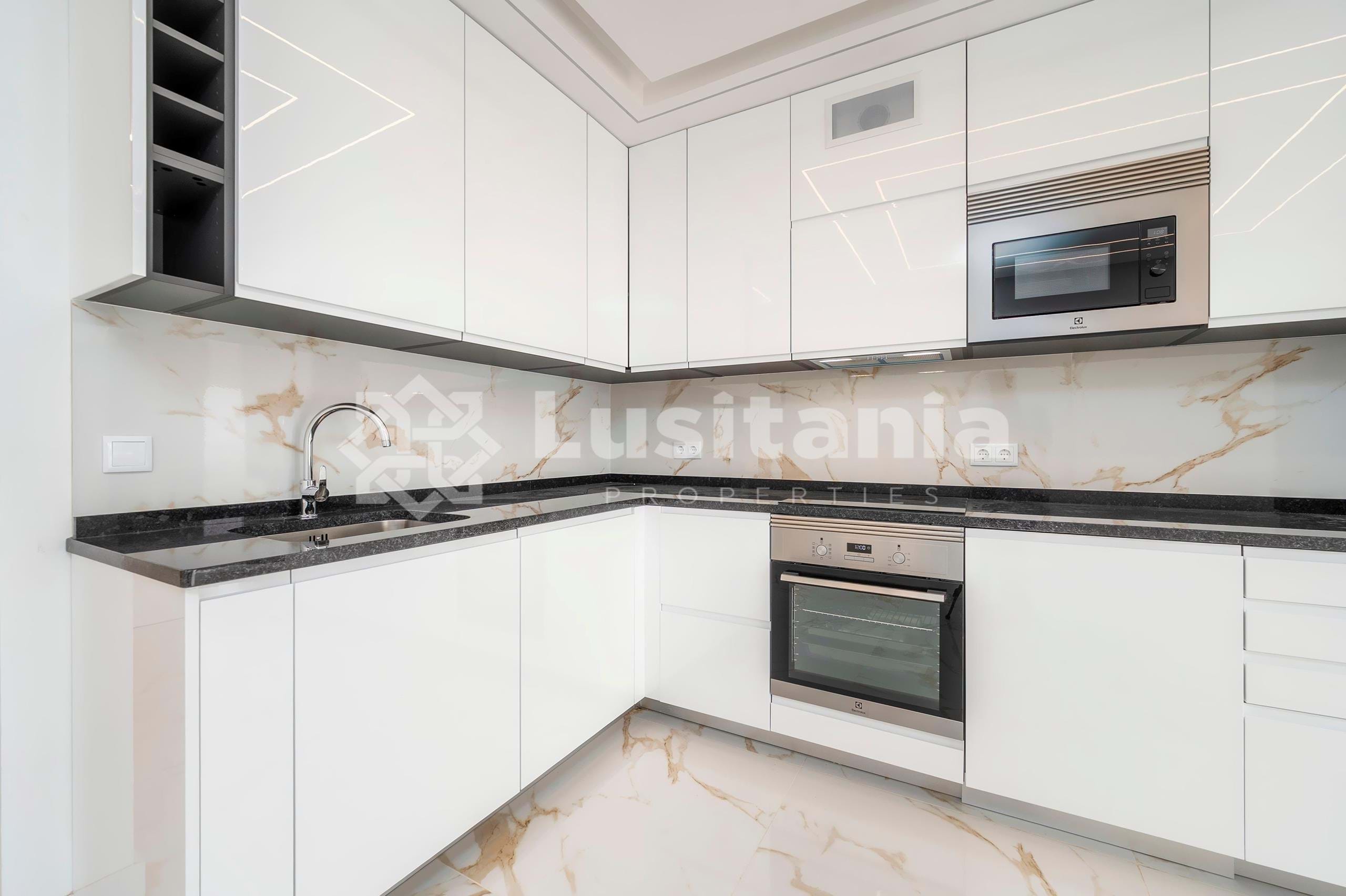 2 Bed, 2 Bath, ApartmentFor Sale, Quarteira, Loulé, Faro, 8125-159