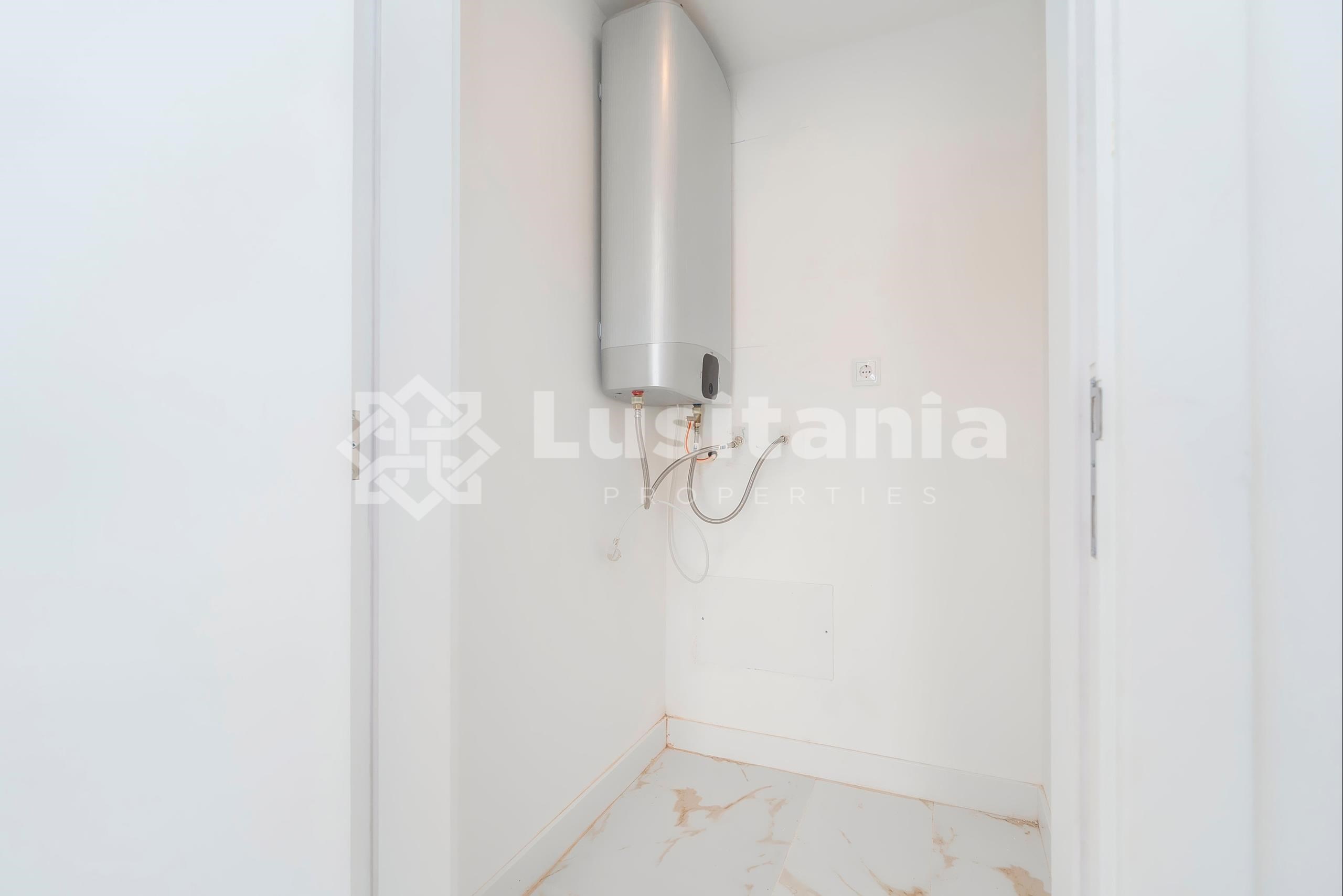 2 Bed, 2 Bath, ApartmentFor Sale, Quarteira, Loulé, Faro, 8125-159