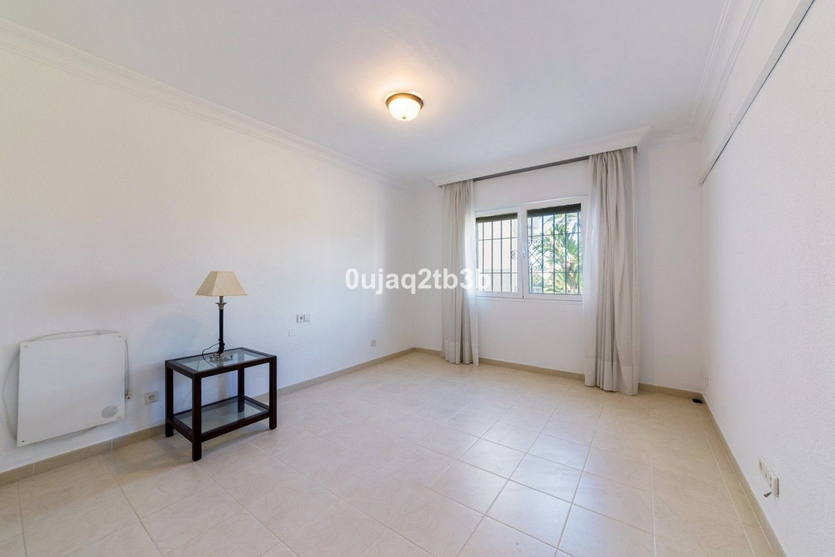 3 Bed, 2 Bath, ApartmentFor Sale, Nueva Andalucia, Malaga