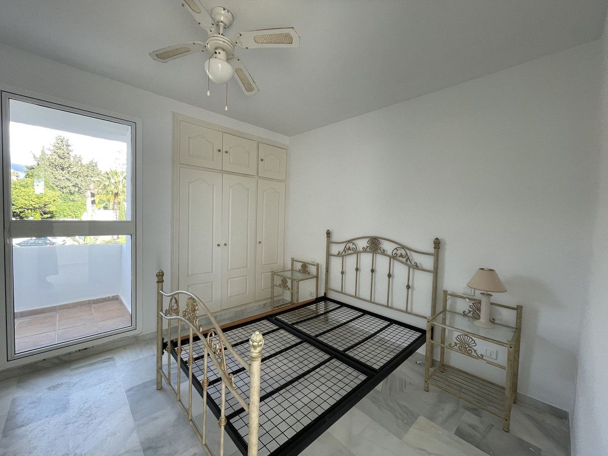 3 Bed, 2 Bath, ApartmentFor Sale, El Paraiso, Malaga