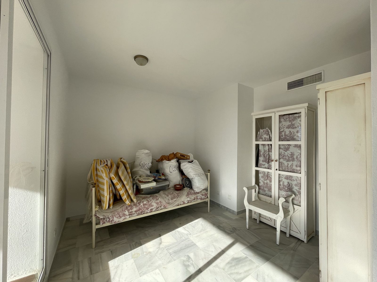 3 Bed, 2 Bath, ApartmentFor Sale, El Paraiso, Malaga